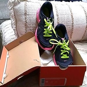 WMNS Nike Revolution 2